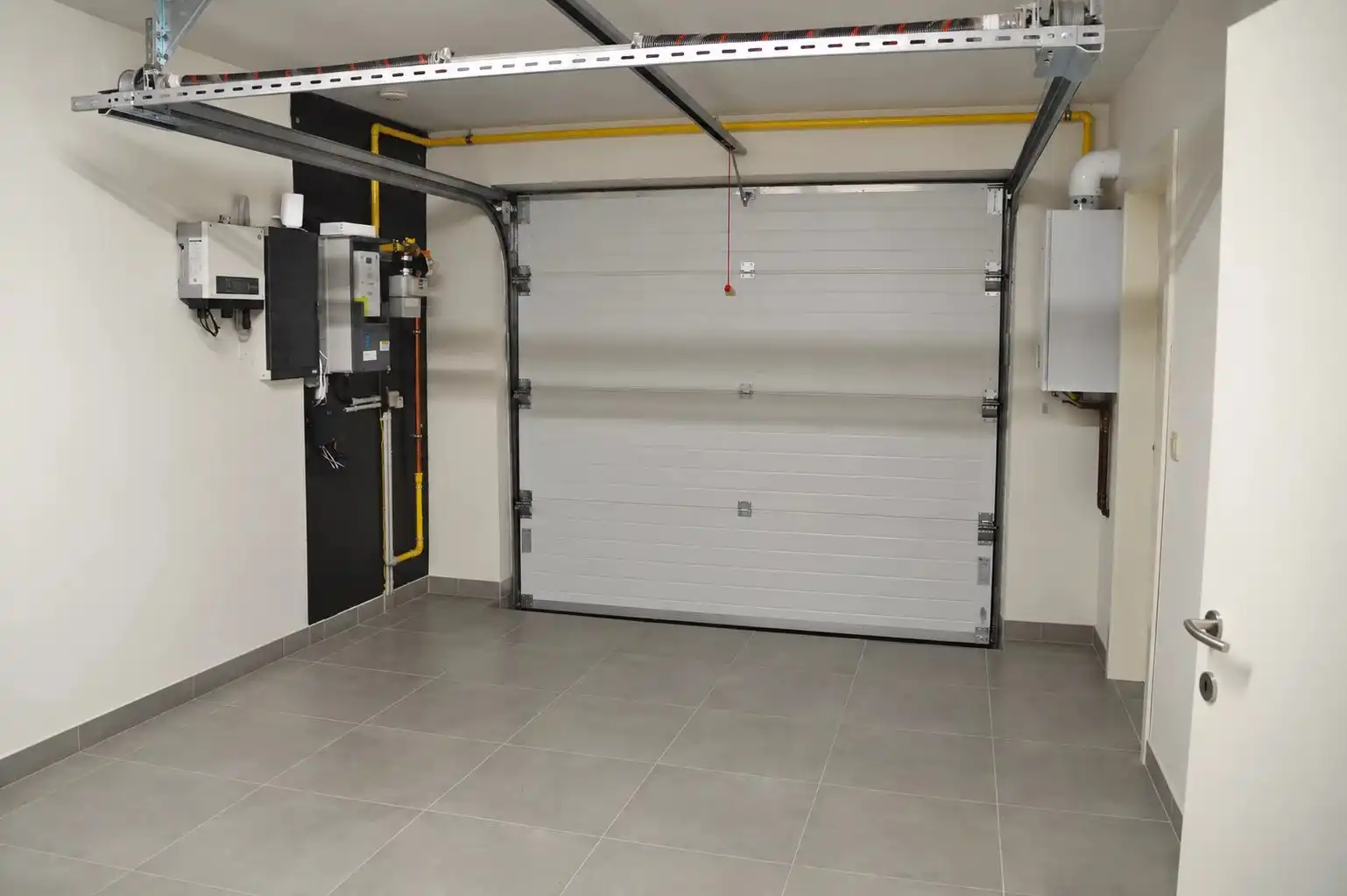 VERRASSEND RUIMEWONING MET 3 SLPK'S  MET ZONNEPANELEN OP CENTRALE LIGGING IN LUMMEN foto 13
