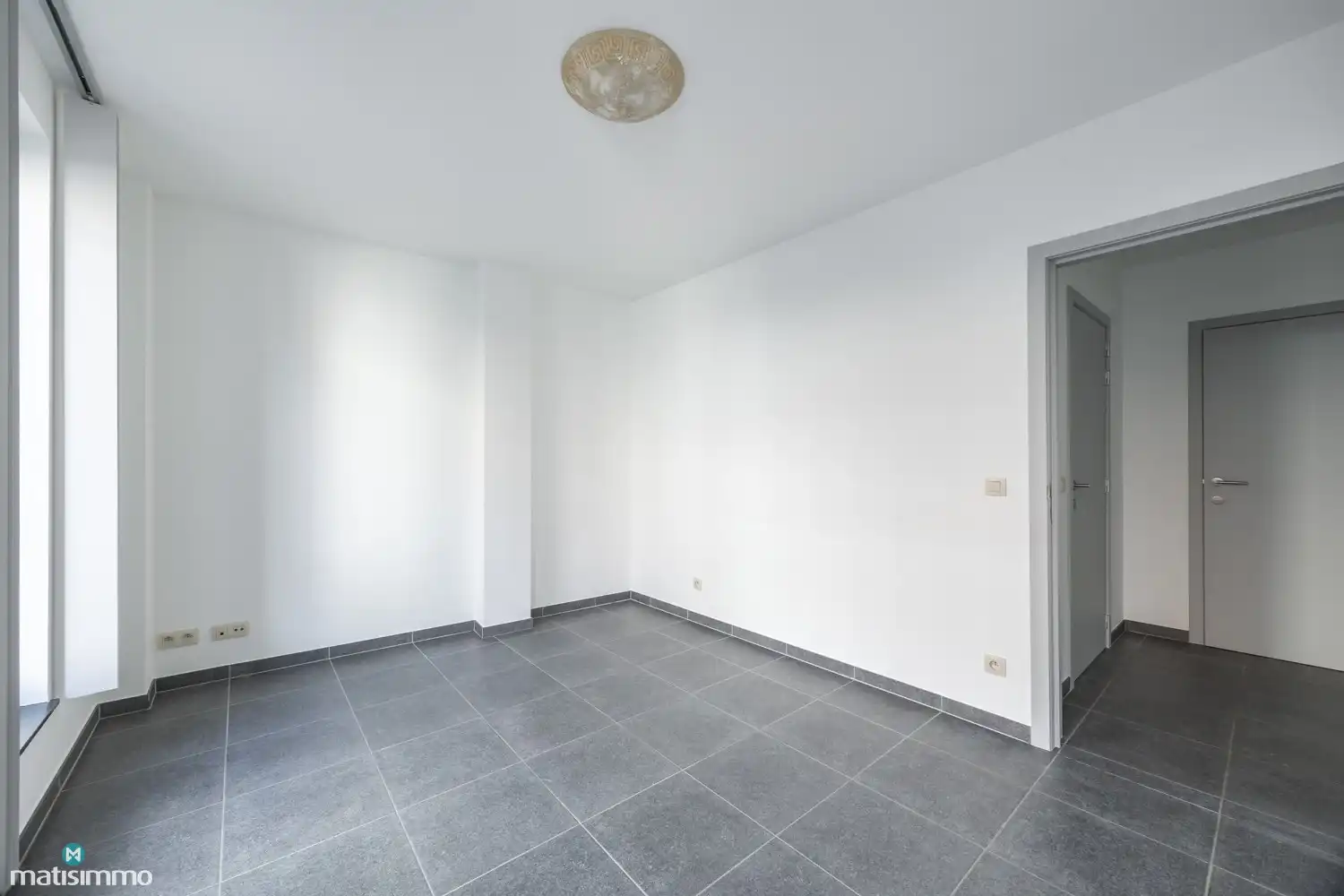 INSTAPKLAAR APPARTEMENT MET 2 SLAAPKAMERS, RUIM TERRAS EN AUTOSTAANPLAATS IN HET CENTRUM VAN BILZEN foto 10