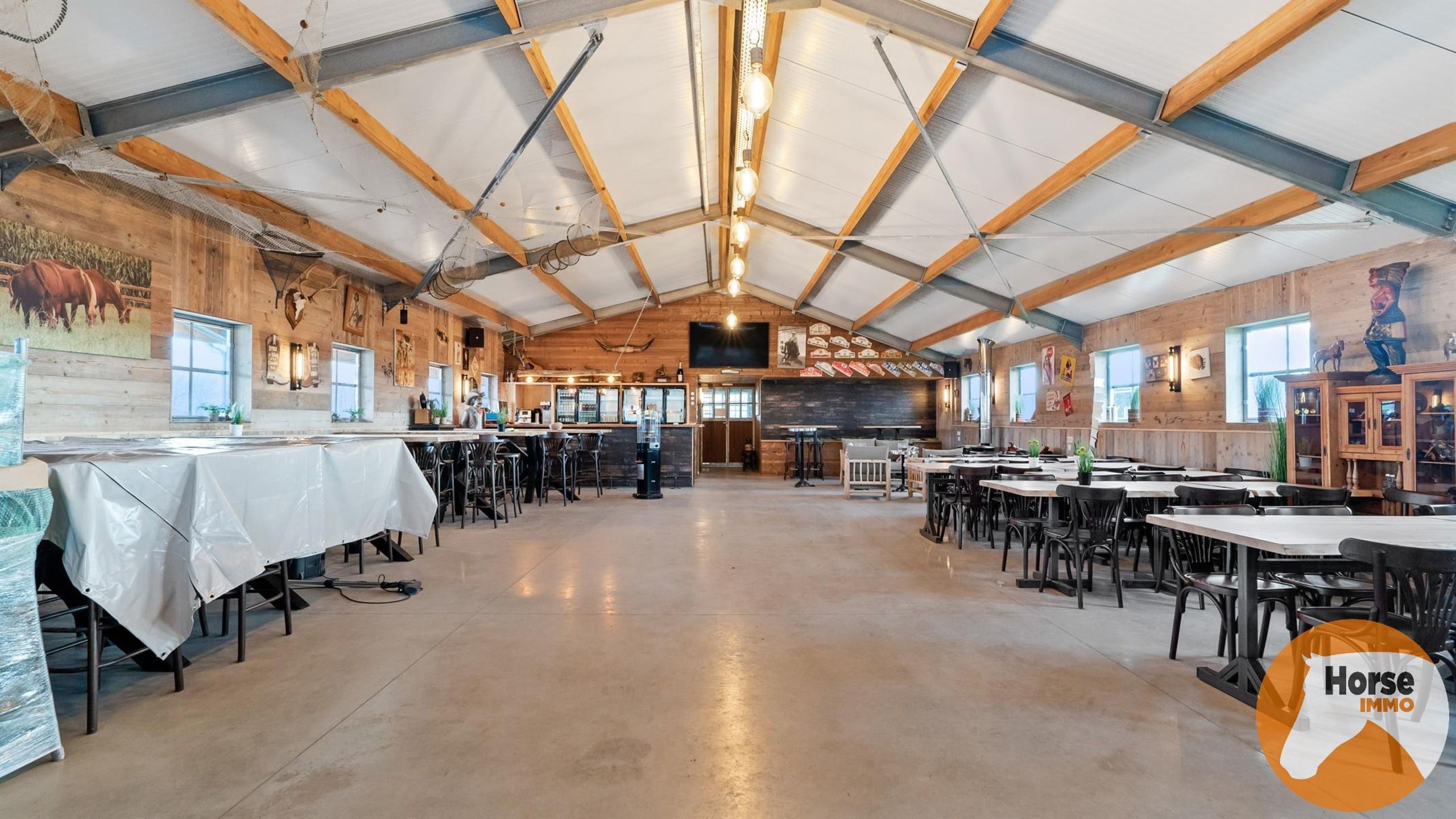 DAMME – Instapklare paardeneigendom, piste en extra woonhuis foto 3