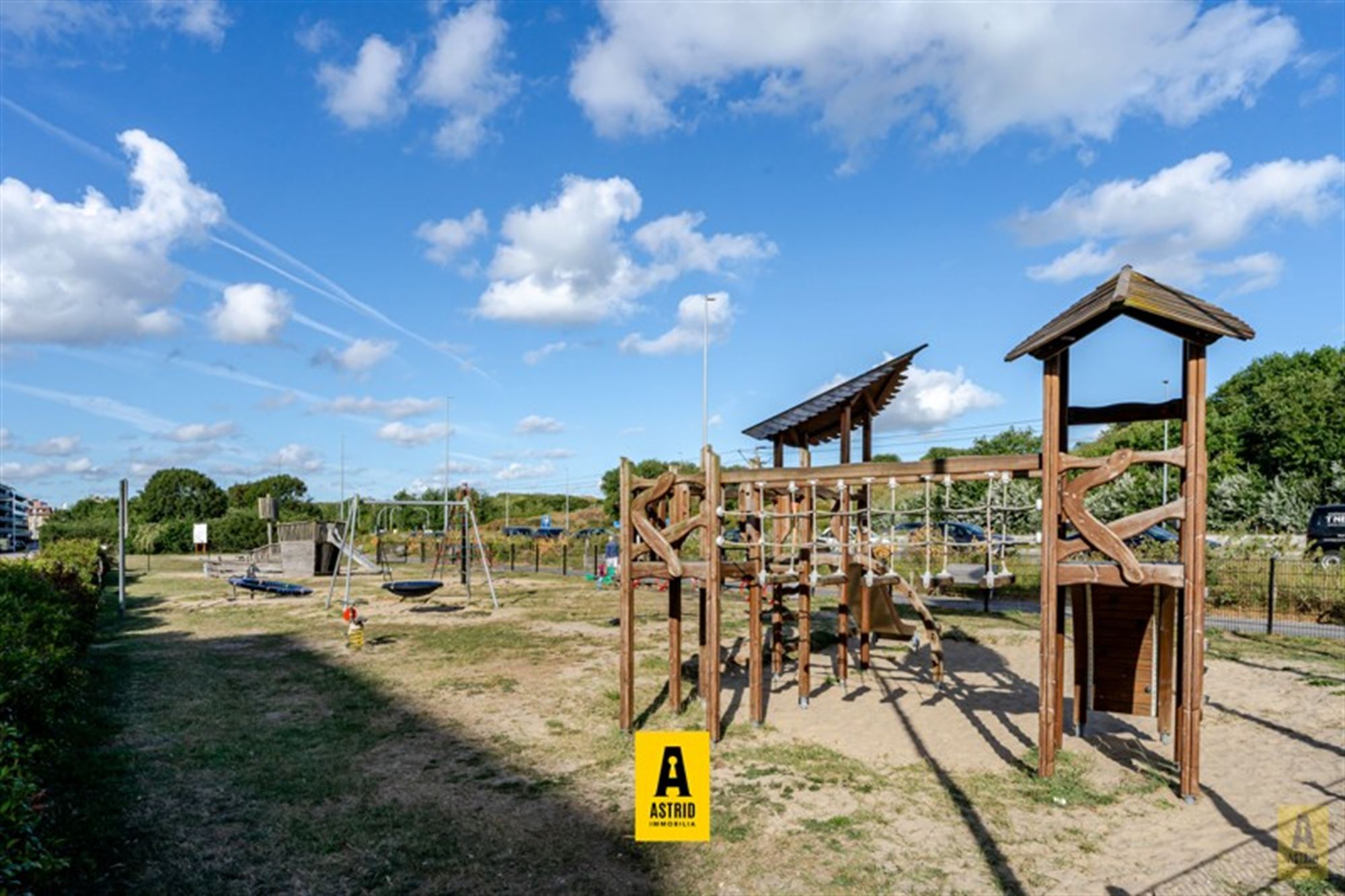 Gezellig gelijkvloers appartement met zonnig terras vlak aan zee én centraal! foto 17
