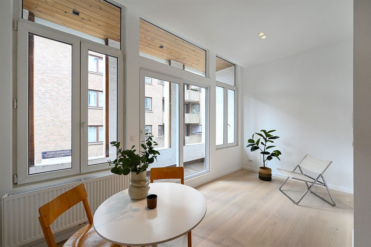 Volledig gerenoveerde opbrengsteigendom met 2 vergunde duplex-appartementen  foto 12