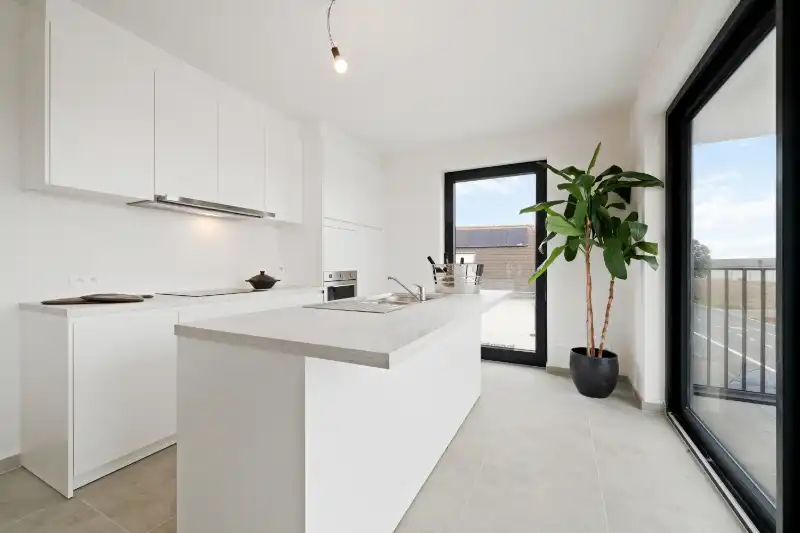 KORTEMARK: Appartement 1.01 met 3 slaapkamers en 2 terrassen gelegen op de eerste verdieping van Nieuwbouwresidentie Mila en Nora foto {{pictureIndex}}