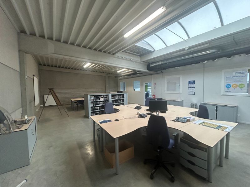 Moderne KMO-unit met magazijn en kantoorruimte in Mariakerke foto 9