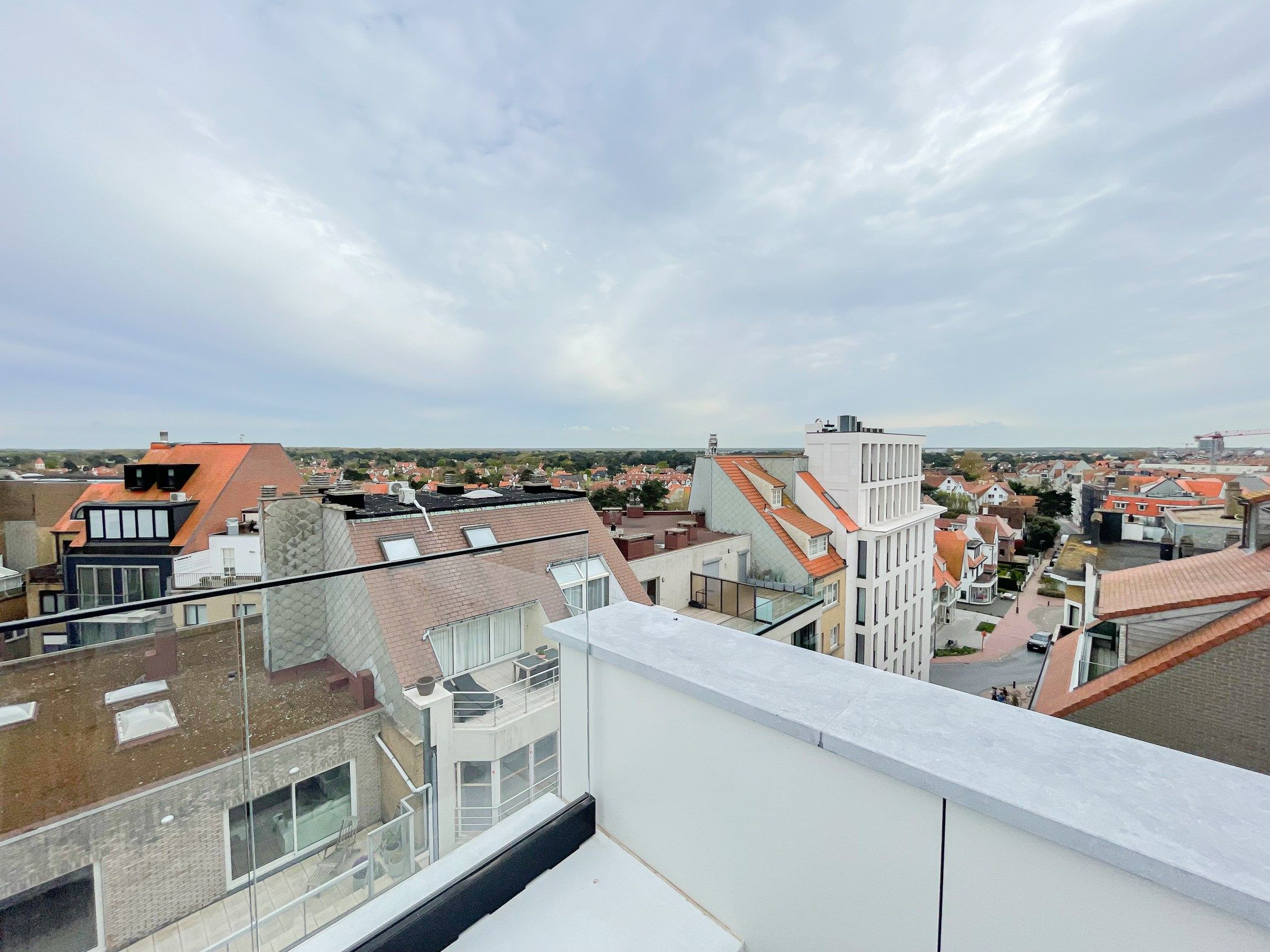 Volledig gerenoveerd dakappartement met een terras van ongeveer 45 m². foto 15
