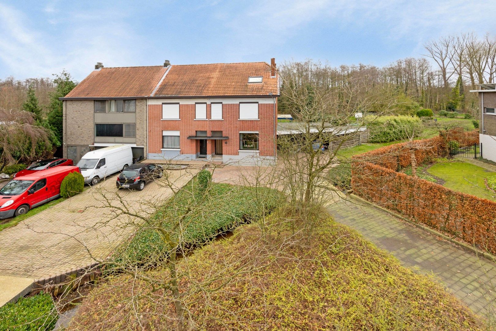 Ruim ingedeelde woning met 4 slpks op een mooi perceel van 20 are met achterliggend groen. foto 31