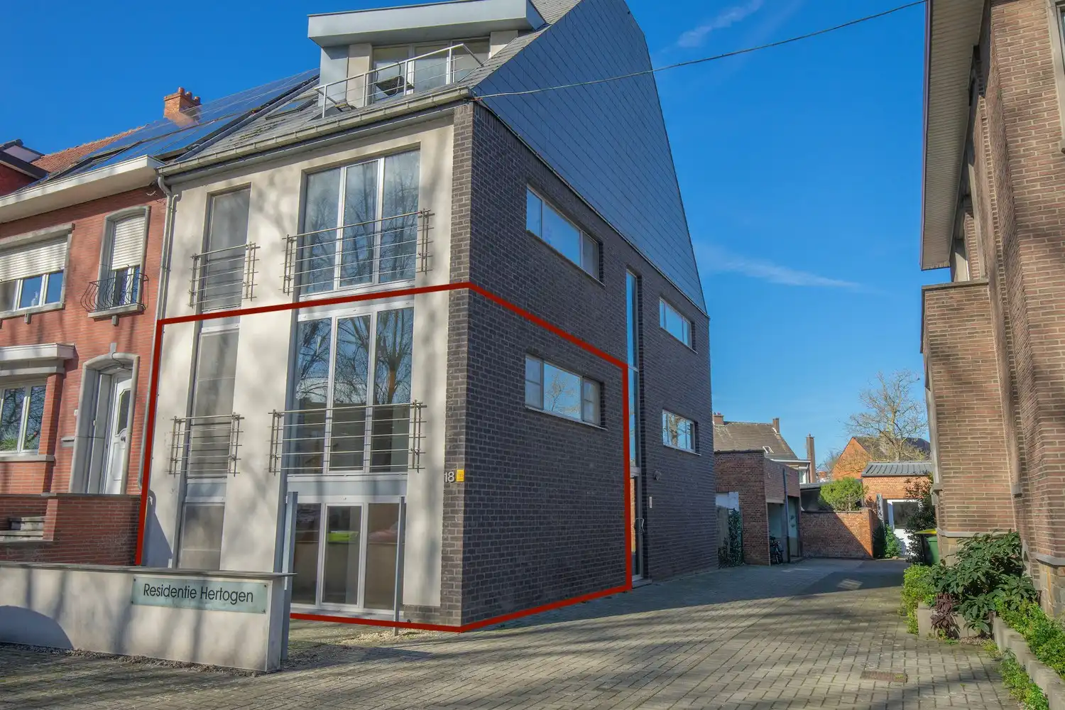 Instapklaar duplex appartement met garage en buitenruimte in Aarschot foto {{pictureIndex}}