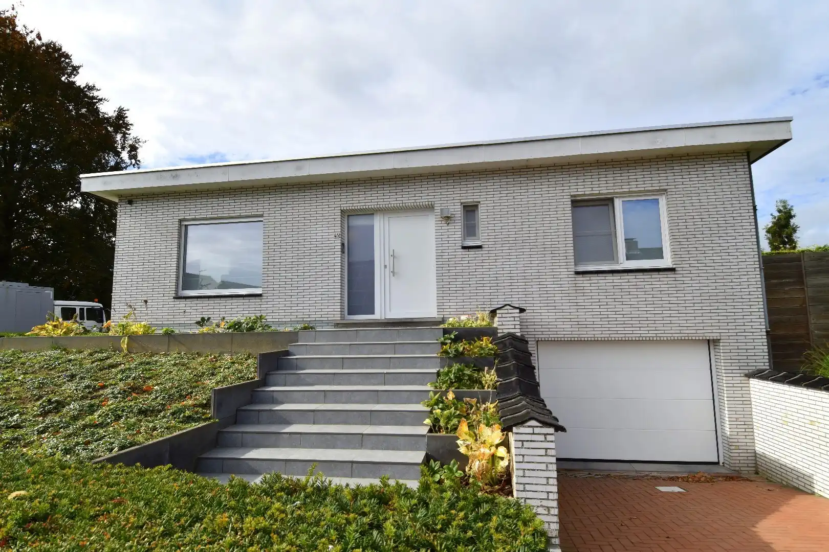 Charmante woning met 3 slaapkamers, dubbele garage en tuin te koop in Wevelgem foto 17