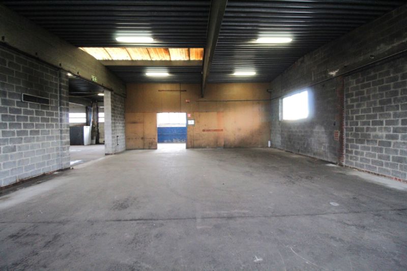 Opslagplaats te huur nabij oprit autostrade te Izegem foto 4
