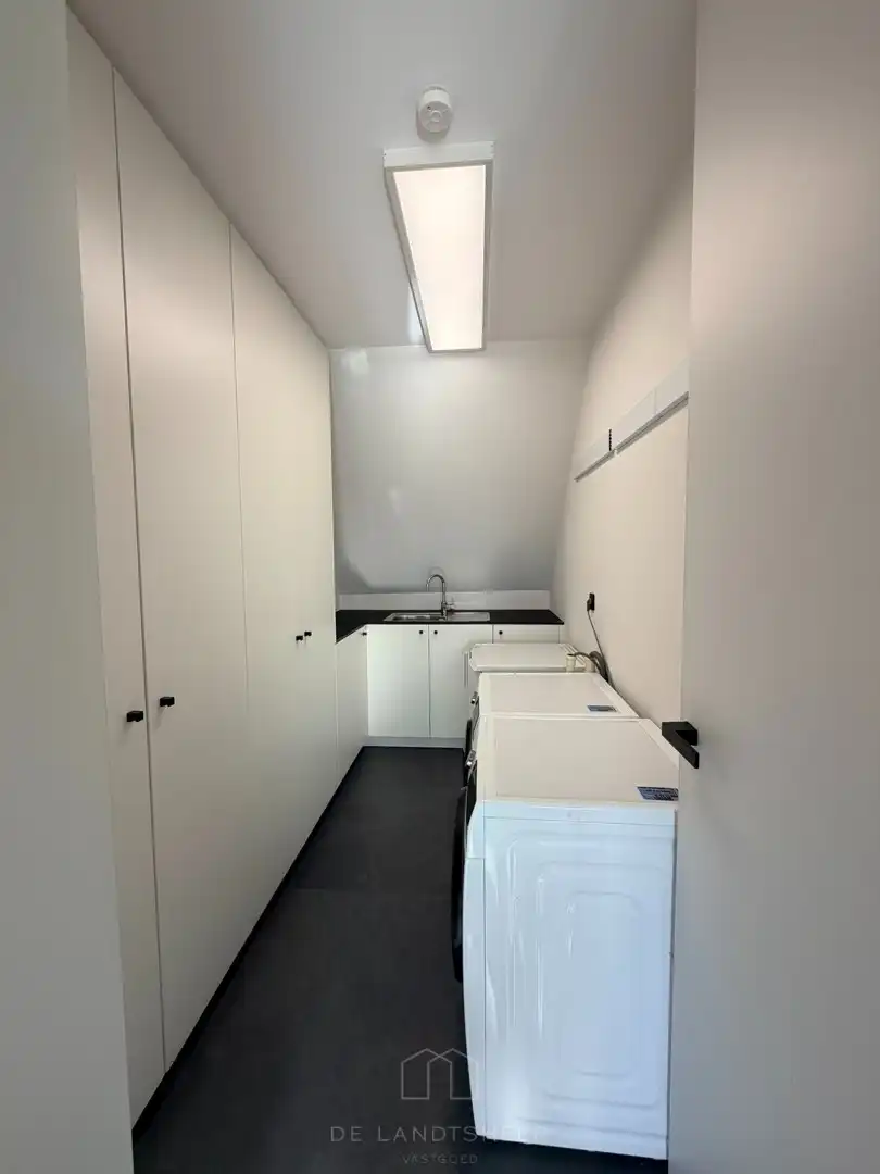 Stijlvol dakappartement met 3 slaapkamers, 2 badkamers en uitzonderlijk veel maatwerk foto 12