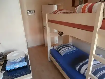 Modern gemeubeld 2 slaapkamerappartement met garage TE KOOP foto 7