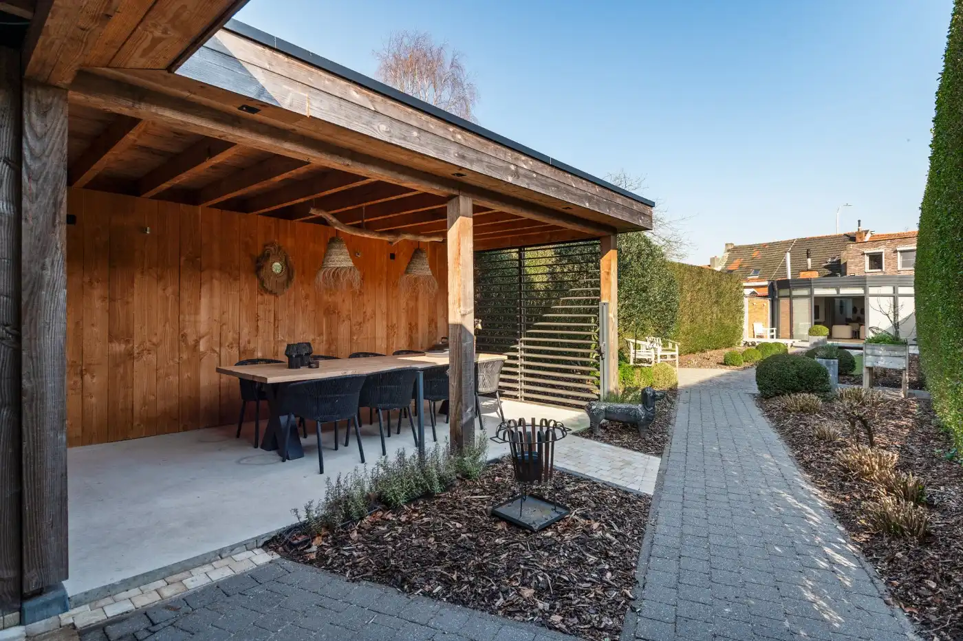 Ruime woning met commerciële ruimte, 2 slpk. en tuin foto 30