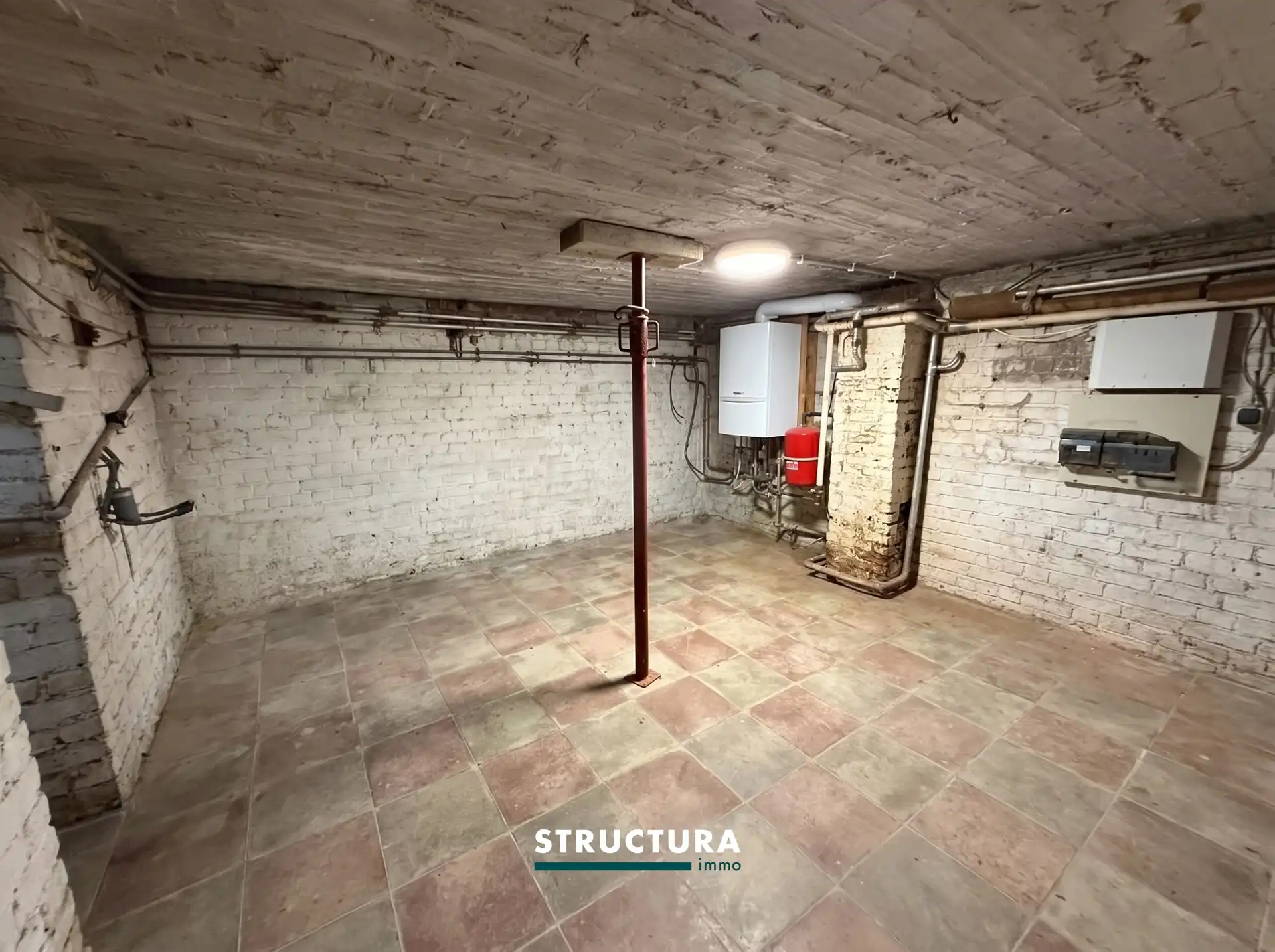 Woning met ruim terras en staanplaats foto 9