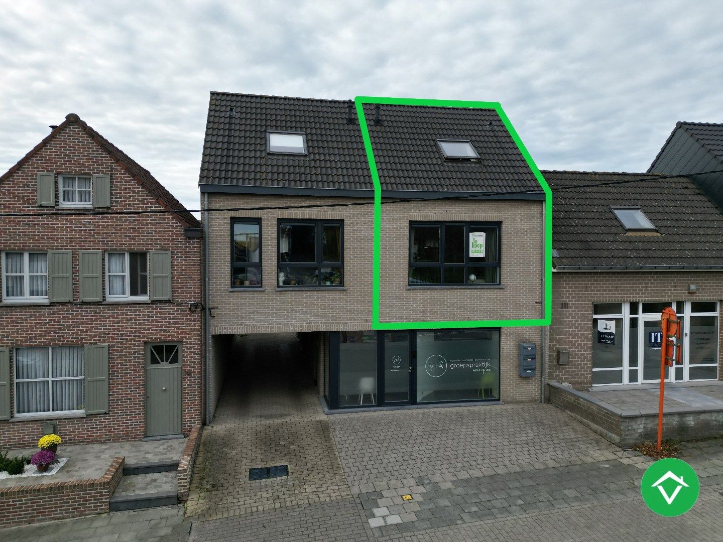 Duplexappartement met twee slaapkamers, zonneterras en parking te Moorslede  foto 2