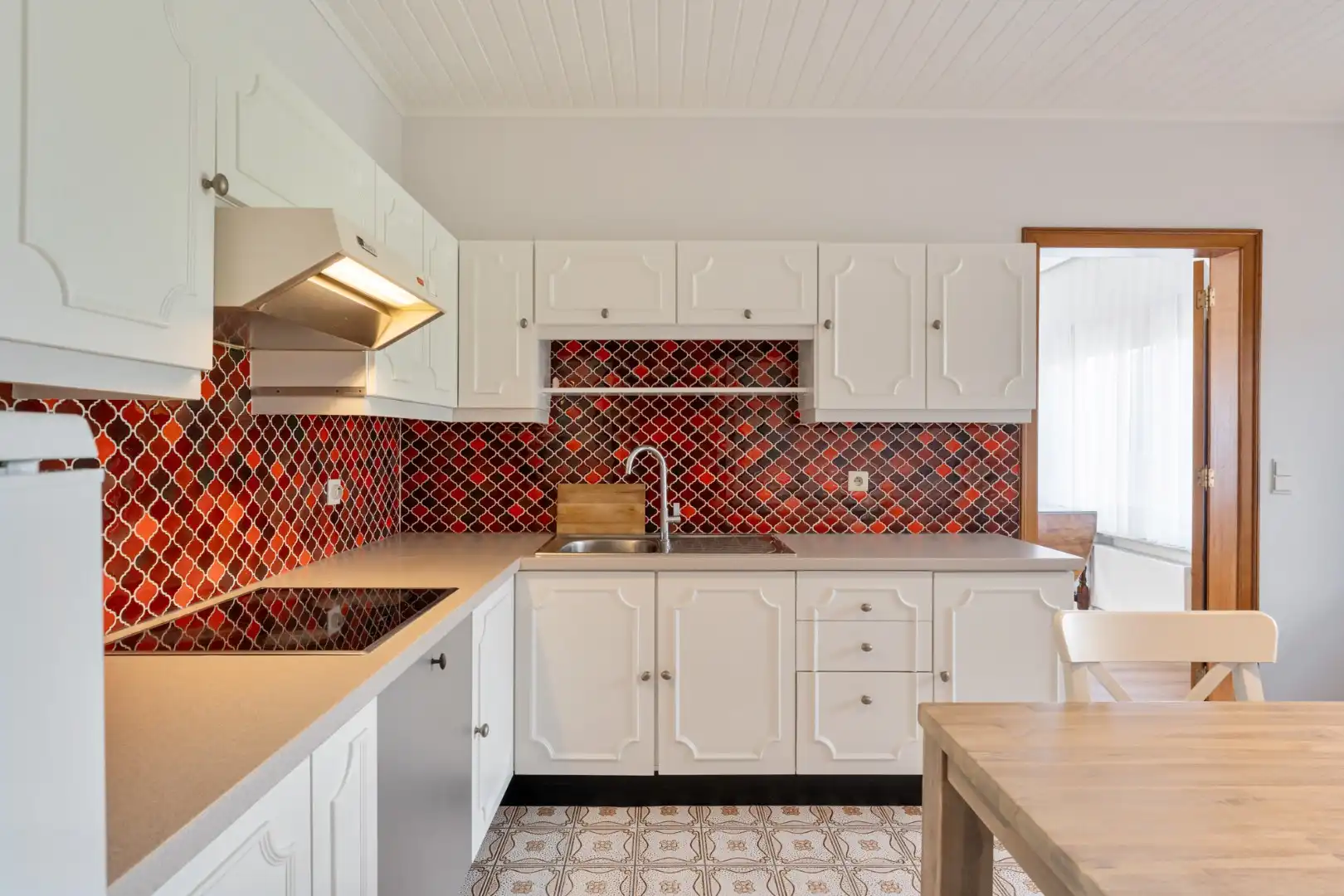 Zeer goed onderhouden gelijkvloerse gezinswoning op een riant perceel van 19a75ca op een rustige locatie te Schalkhoven, een deelgemeente van Hoeselt.  foto 25