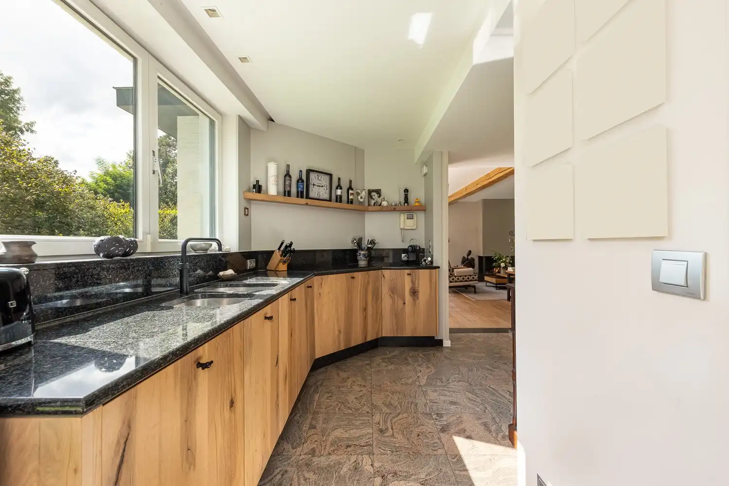 Modern gerenoveerde villa in doodlopende straat foto 10