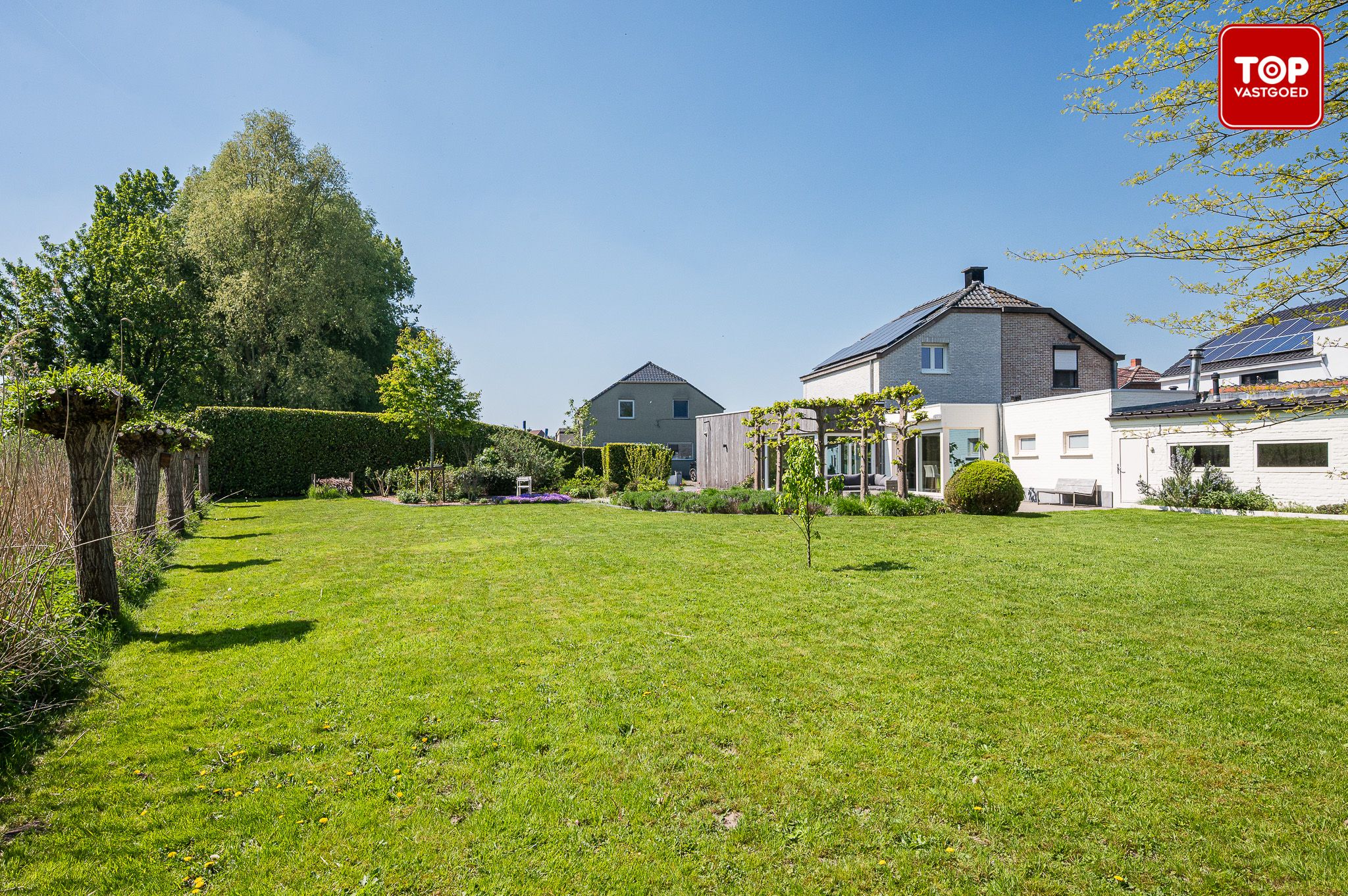 Instapklare woning met prachtige tuin in doodlopende straat. foto 24
