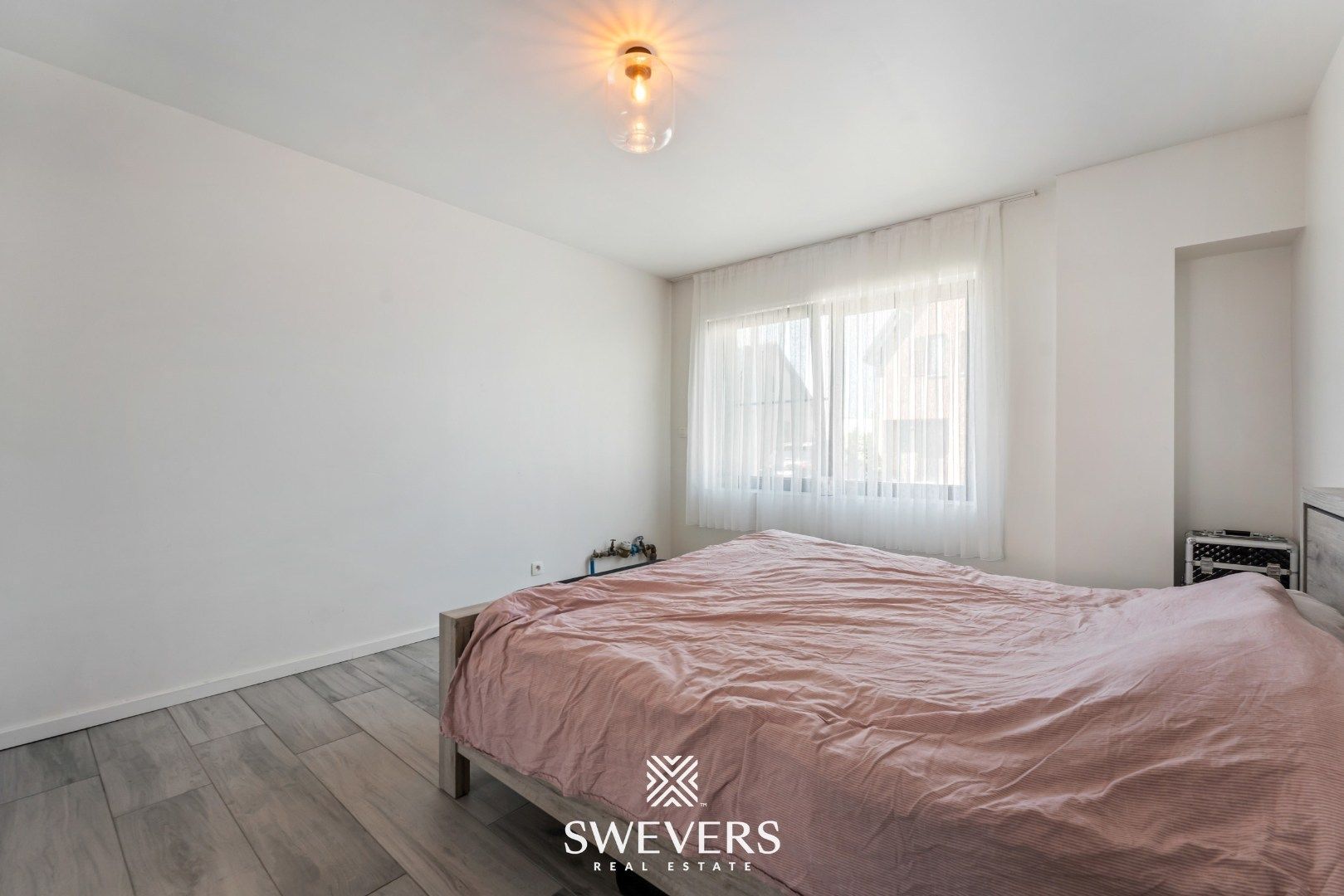 Instapklare, volledig gerenoveerde woning met zonnige tuin en grote garage foto 11