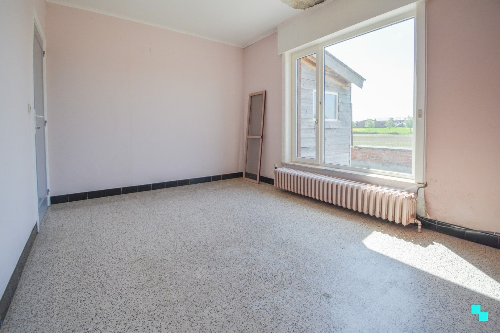 Te renoveren eengezinswoning met magazijn te Hooglede foto 10
