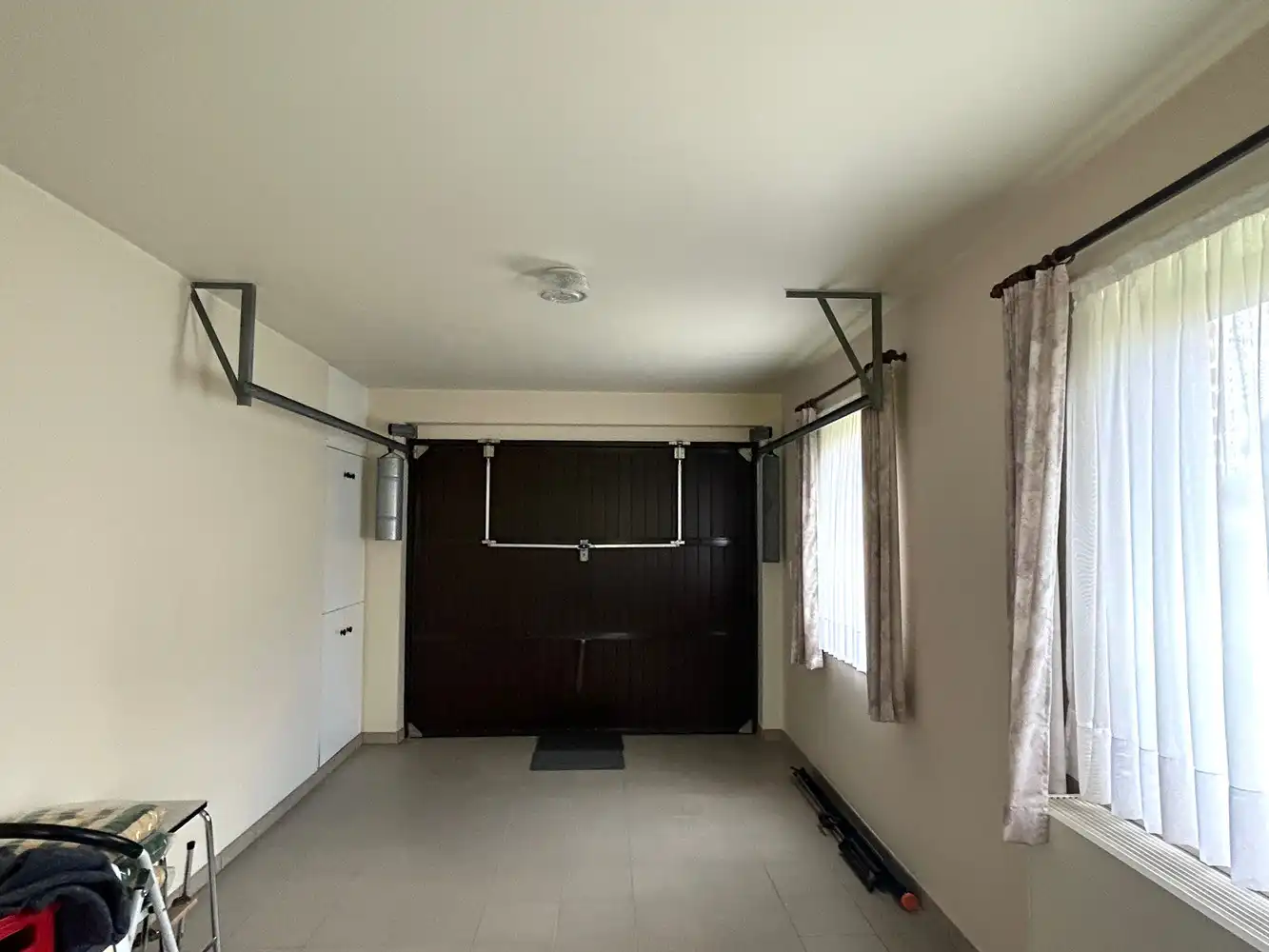 Gezinswoning met 3 slaapkamers en inpandige garage op ruim perceel foto 8