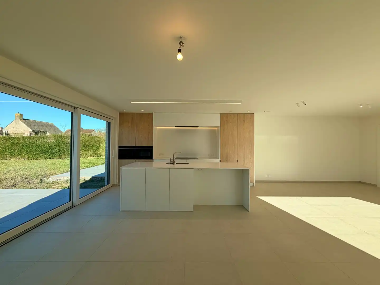 Halfopen nieuwbouwwoning op ruim perceel te centrum Tielt! foto 4