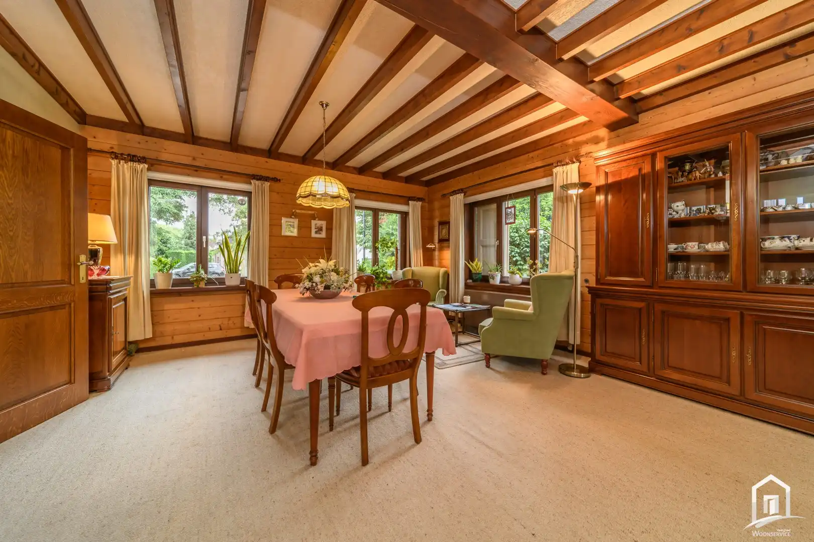 Stijvolle villa in residentiële omgeving aan de stadsrand van Aalst. foto 3