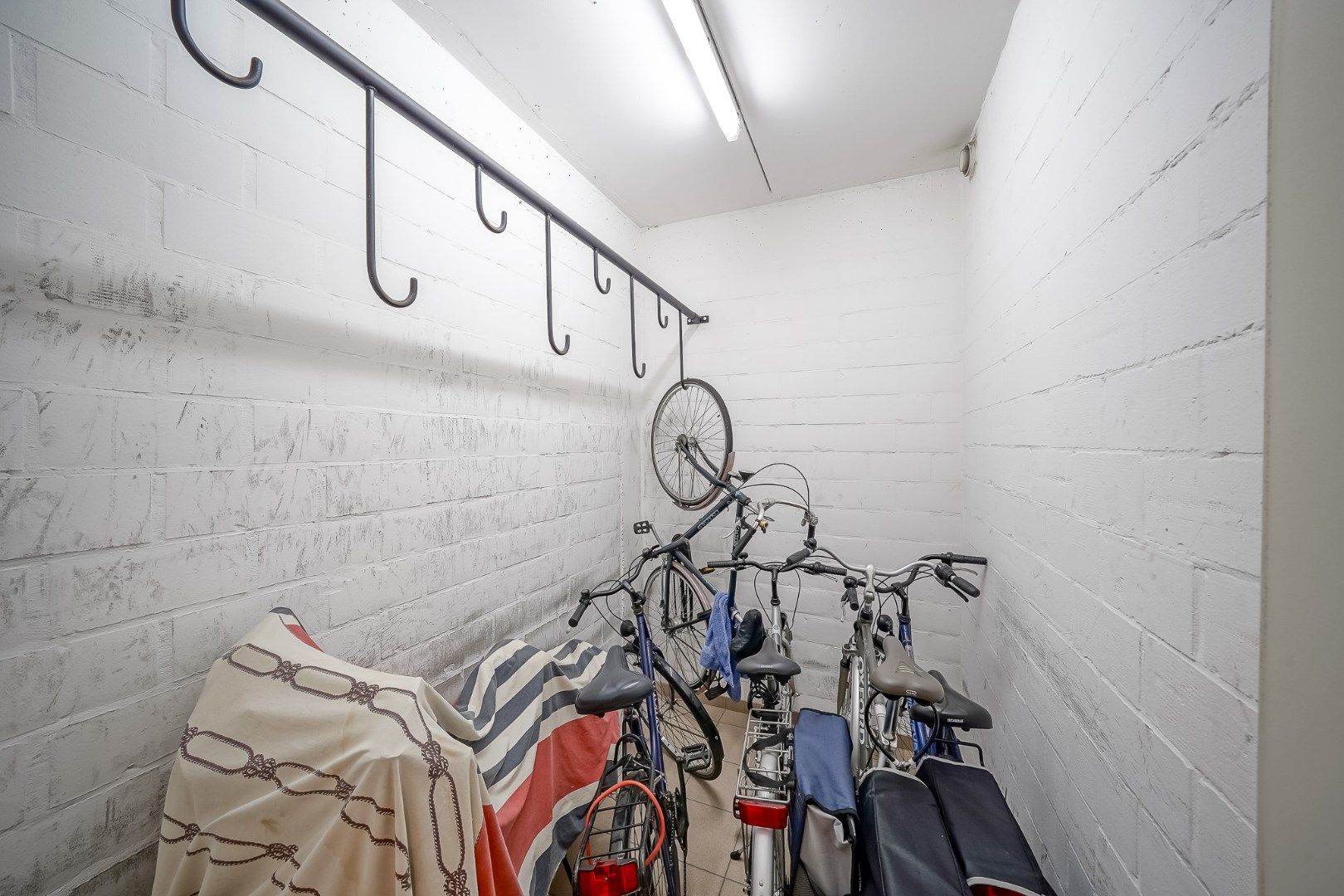 Rustig gelegen appartement met 1 slaapkamer en bureau/dressing nabij de winkelstraat foto 17