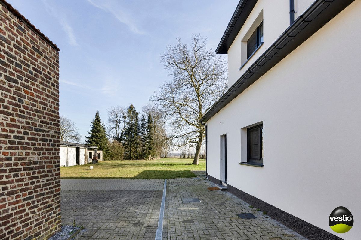 RUIME RUSTIG GELEGEN WONING MET 3 SLK EN POLYVALENT BIJGEBOUW OP 23A75CA. foto 38