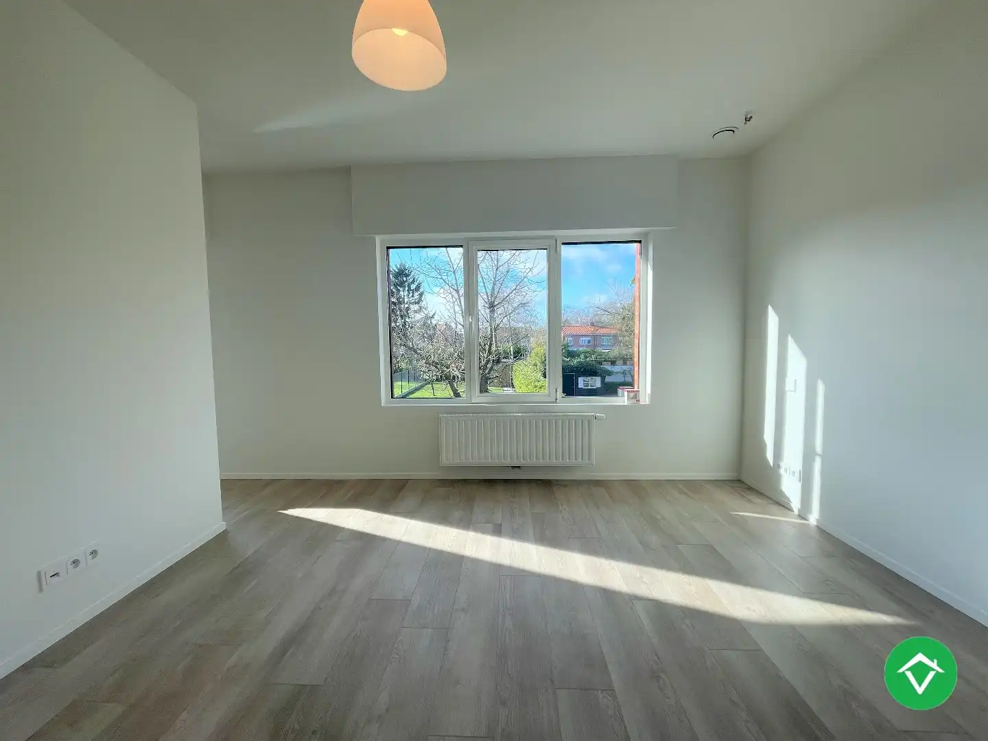 Ruime, gerenoveerde woning met twee slaapkamers te Roeselare foto 13