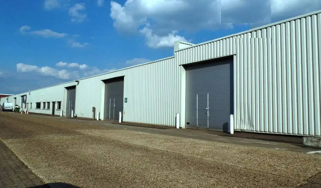 Magazijn met ingericht kantoor te huur in het industriepark te Malle foto 12