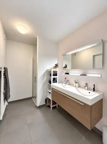 Lichtrijk hoekappartement met terras nabij Watersportbaan foto 16