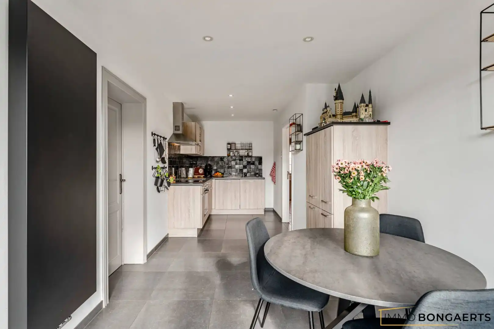 Instapklare woning op rustige ligging in As foto 11