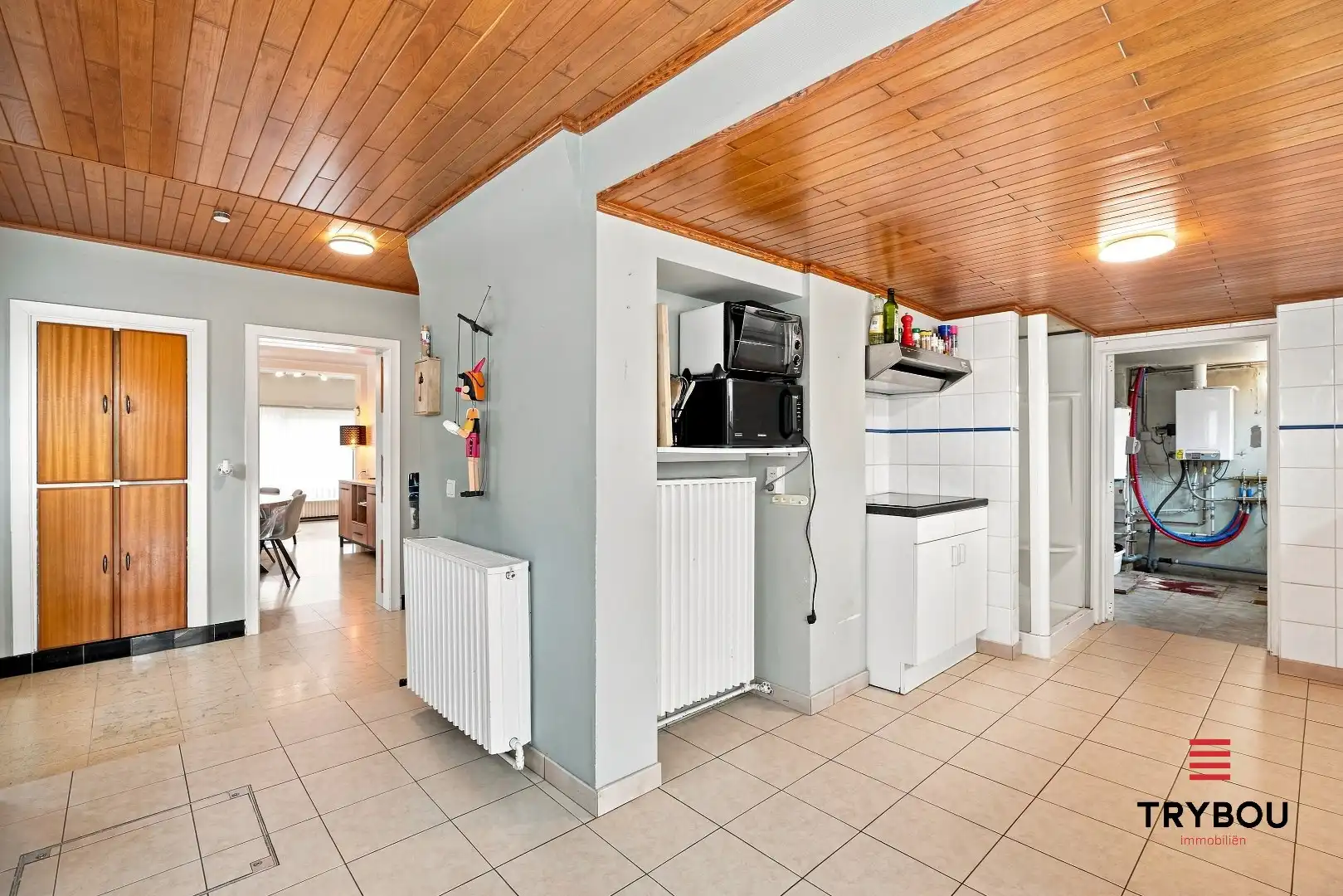 Uitstekende gelegen woning met loods en tuin!  foto 7