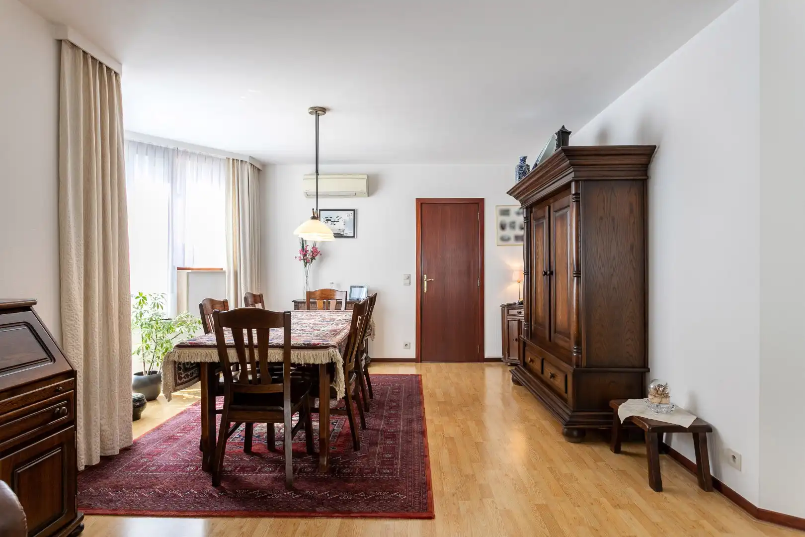 Ruim 3-slaapkamerappartement (EPC C) met terras en uniek zicht op de basiliek in hartje Halle foto 9