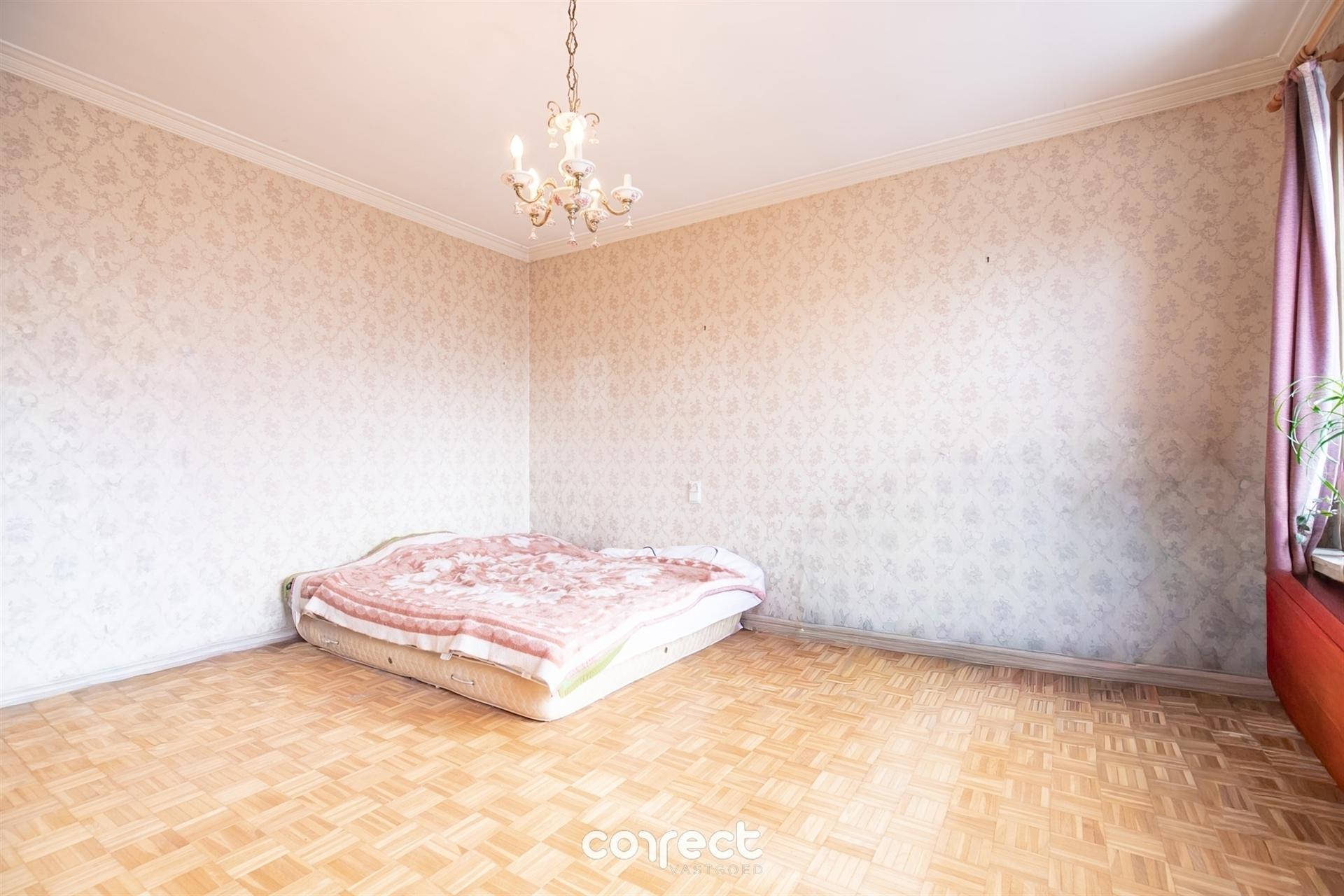 Centraal gelegen burgerwoning met garage, groot bijgebouw en ruime tuin. foto 12