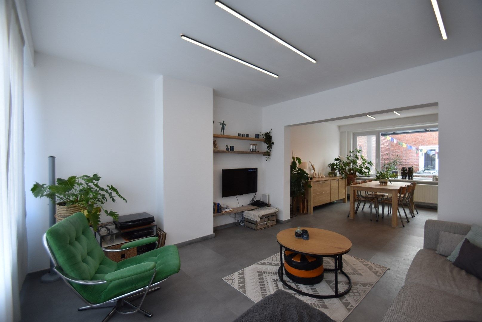 * * WACHTLIJST VOLZET * * Zeer grondig en geslaagd gerenoveerde woning met terras en dubbele autostandplaats foto 13