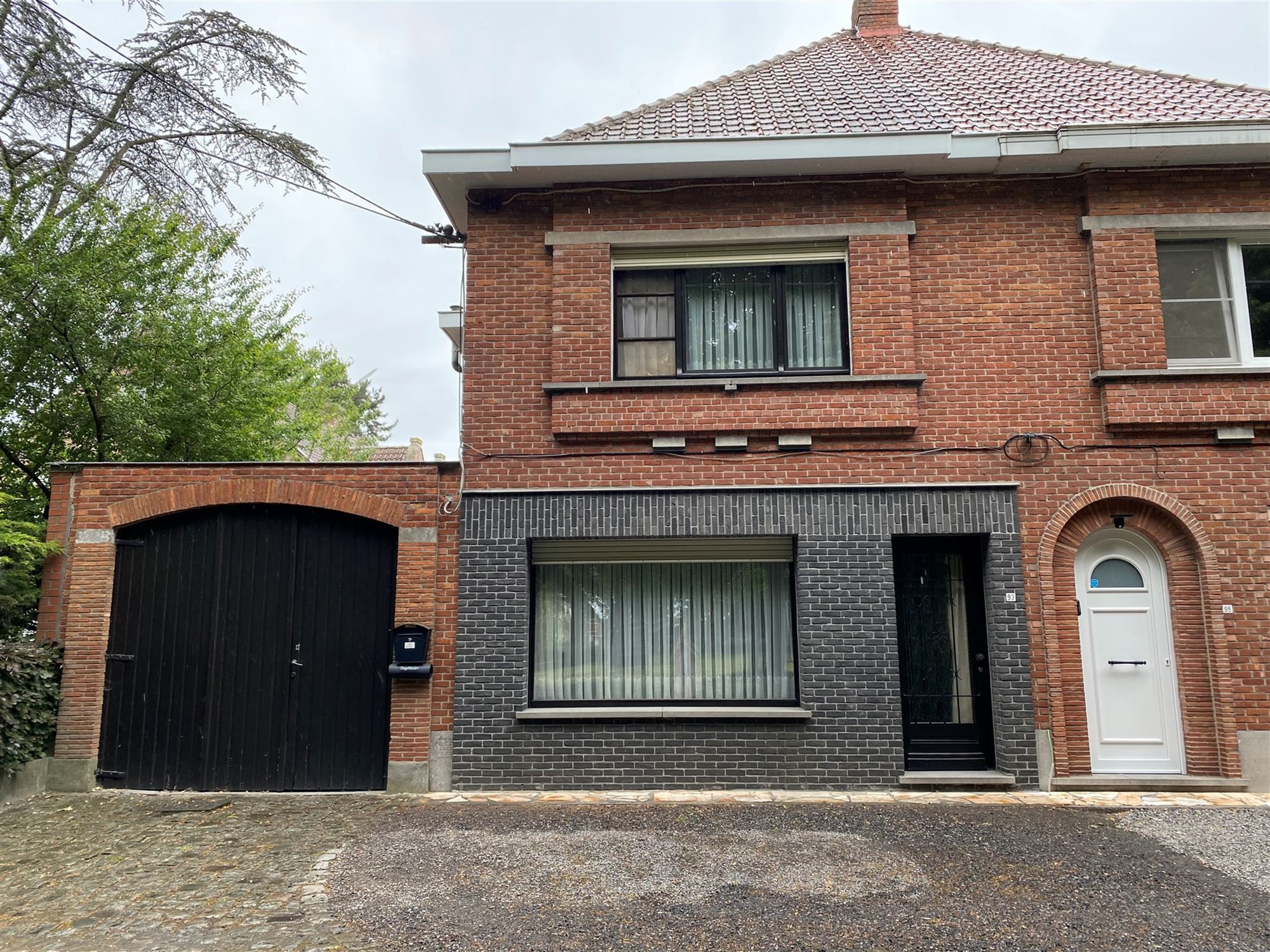 Halfopen bebouwing met 3 slaapkamers  foto {{pictureIndex}}