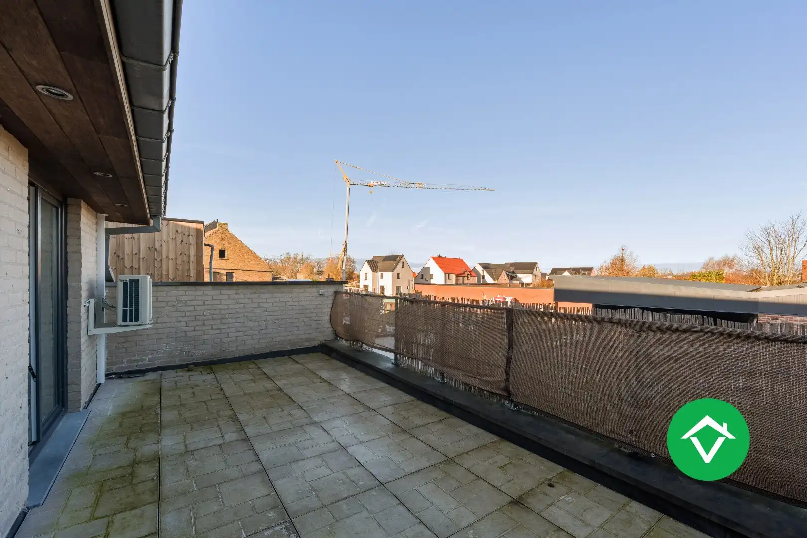 Instapklare nieuwbouwwoning met 5 slaapkamers en zonneterrassen op topligging in Eernegem foto 19