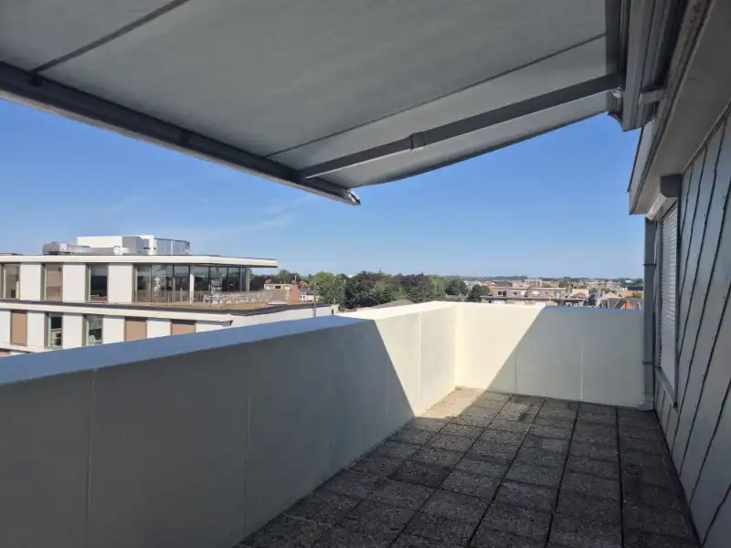 Roeselare-stadskern. PENTHOUSE op 6de verdieping aan het Coninckplein gelegen, met 2 slaapkamers, ochtendterras en avondterras. Een pareltje met unieke ligging ! foto 17