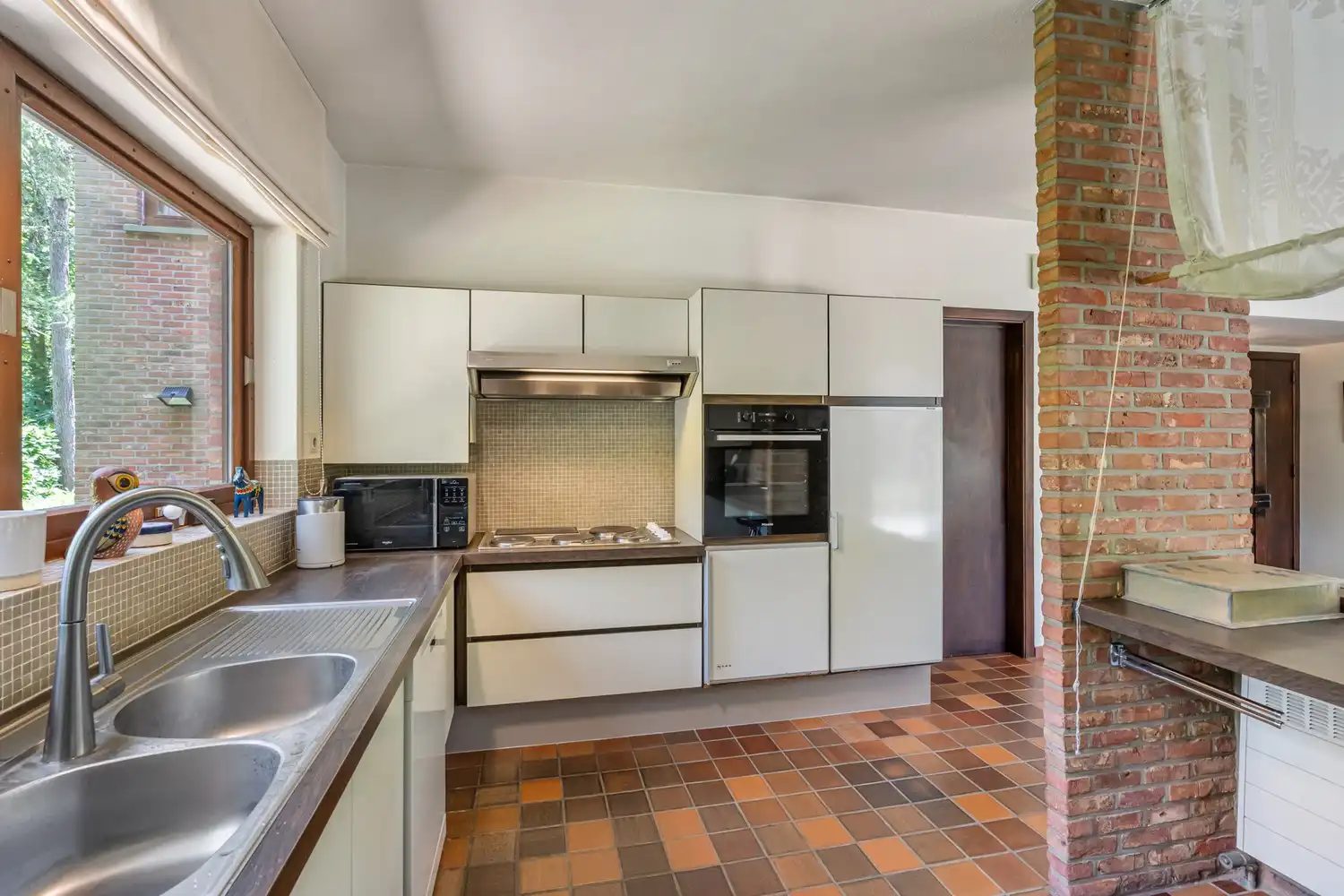Ruime, te moderniseren villa met 5 slaapkamers en atelier op een perceel van 25 are 57 ca in het groen te (hoog) Linden ! foto 12