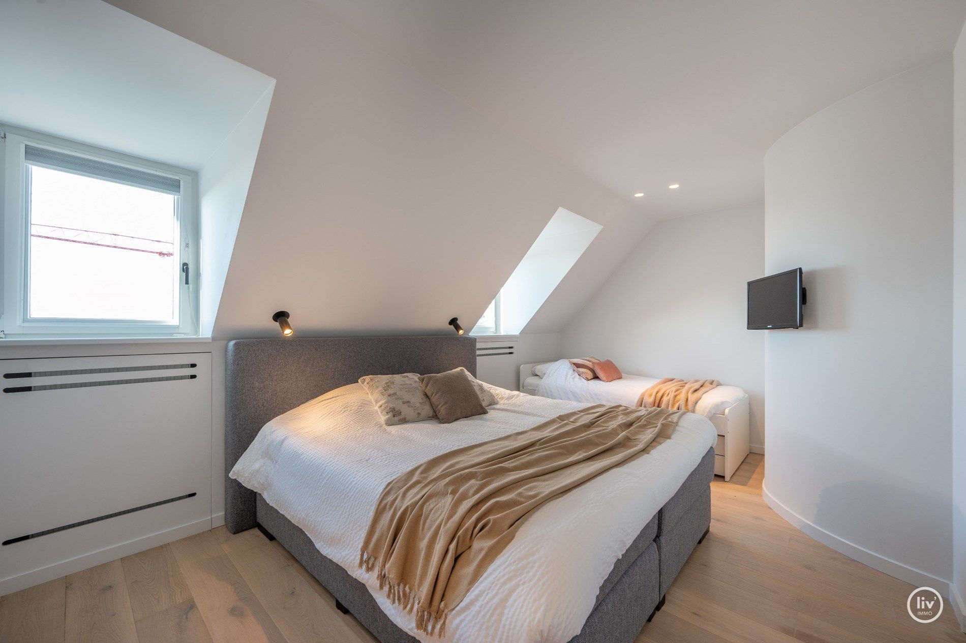 Prachtig, ruim gerenoveerd duplex appartement met magnifieke open zichten en terrassen vlakbij het Rubensplein en zeedijk te Knokke.  foto 13