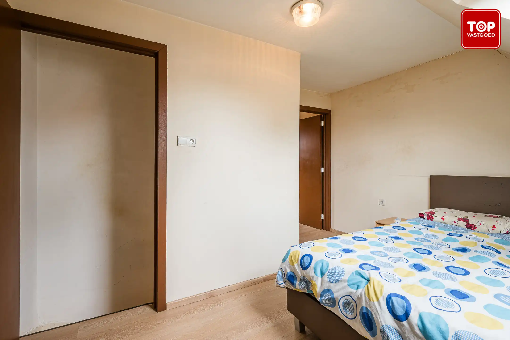 Op te frissen woning met 4 slaapkamers op gunstige locatie.  foto 18