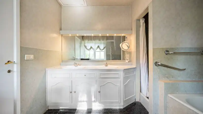 Karaktervolle villa van 325m² met 5 slaapkamers op 24 are foto 15