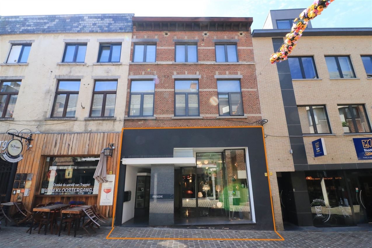 Winkel-of kantoorruimte nabij de Grote Markt foto {{pictureIndex}}