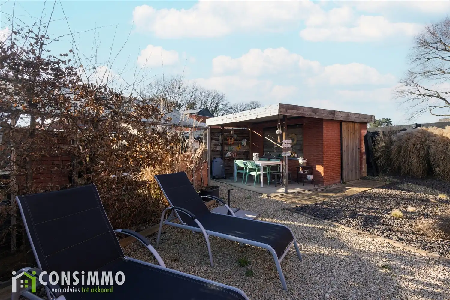 Unieke woning met industrieel-landelijke stijl in een rustige woonwijk van Genk foto 35