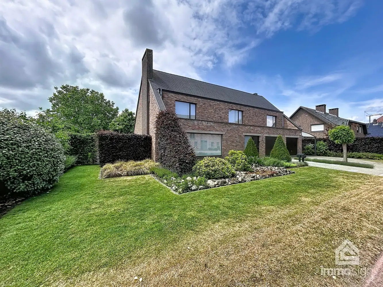 Statige woning met drie slaapkamers op prachtig perceel te Lozen! foto {{pictureIndex}}