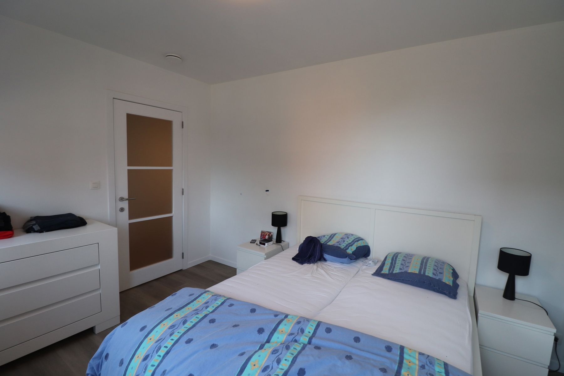 Recent 2-slaapkamerappartement 1ste verdieping links met lift, autostaanplaats en berging. foto 6