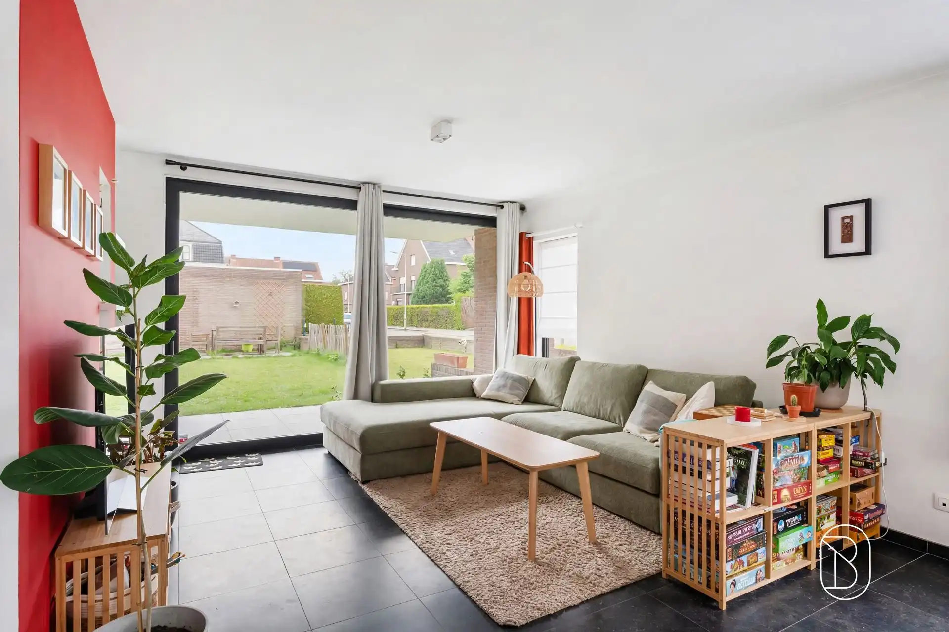 Topgelegen gelijkvloers appartement met 2 slk, tuin + aparte garagebox foto 4