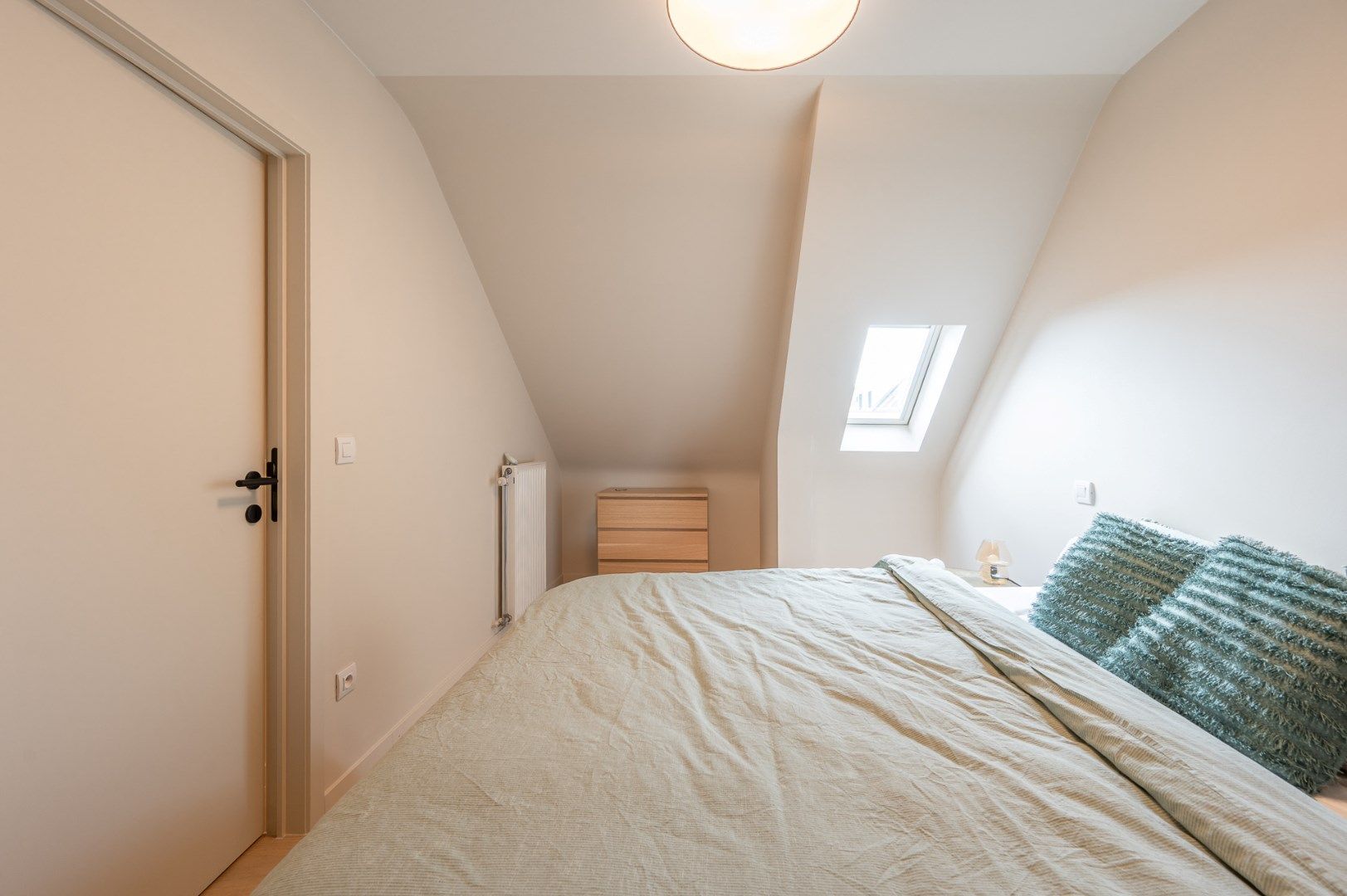 Volledig gerenoveerde duplex penthouse met 3 volwaardige slaapkamers in het centrum van Knokke. foto 11
