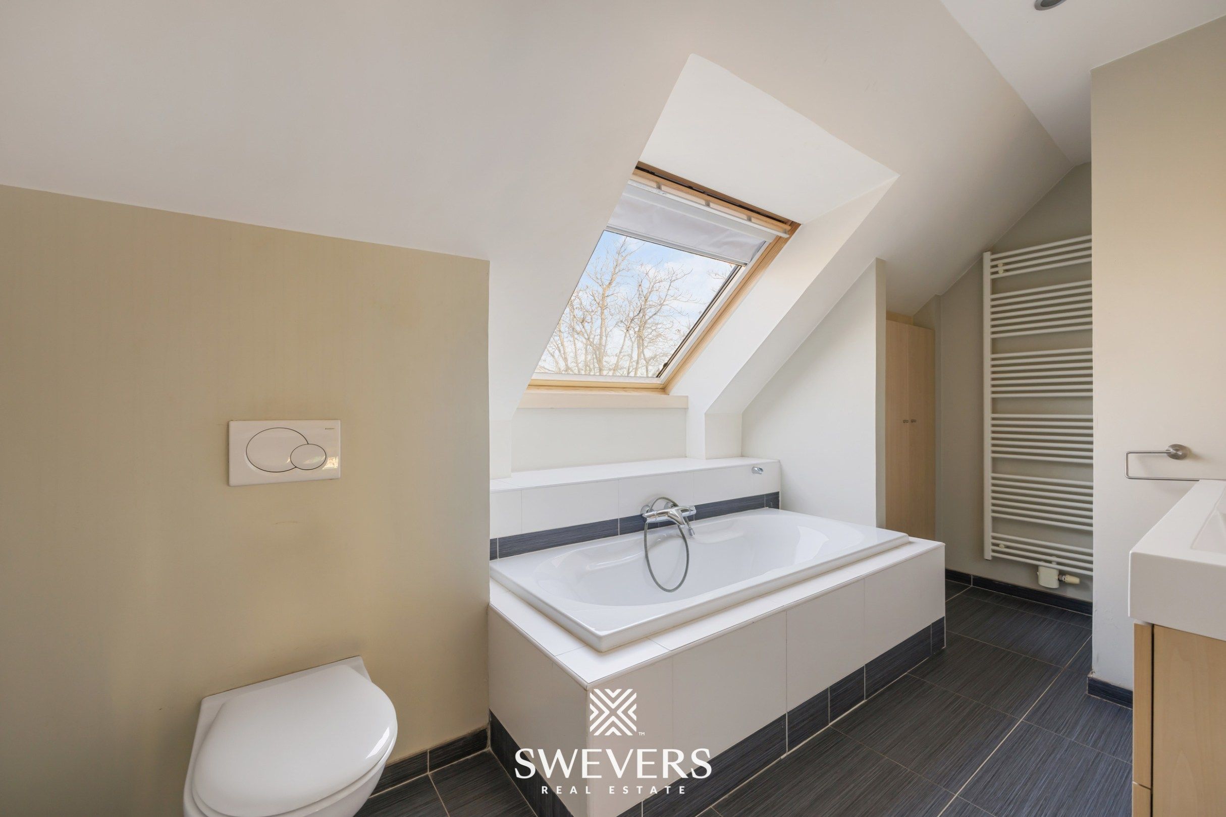 Karaktervol herenhuis met 6 slaapkamers, 2 badkamers en tuintje in Mol foto 21