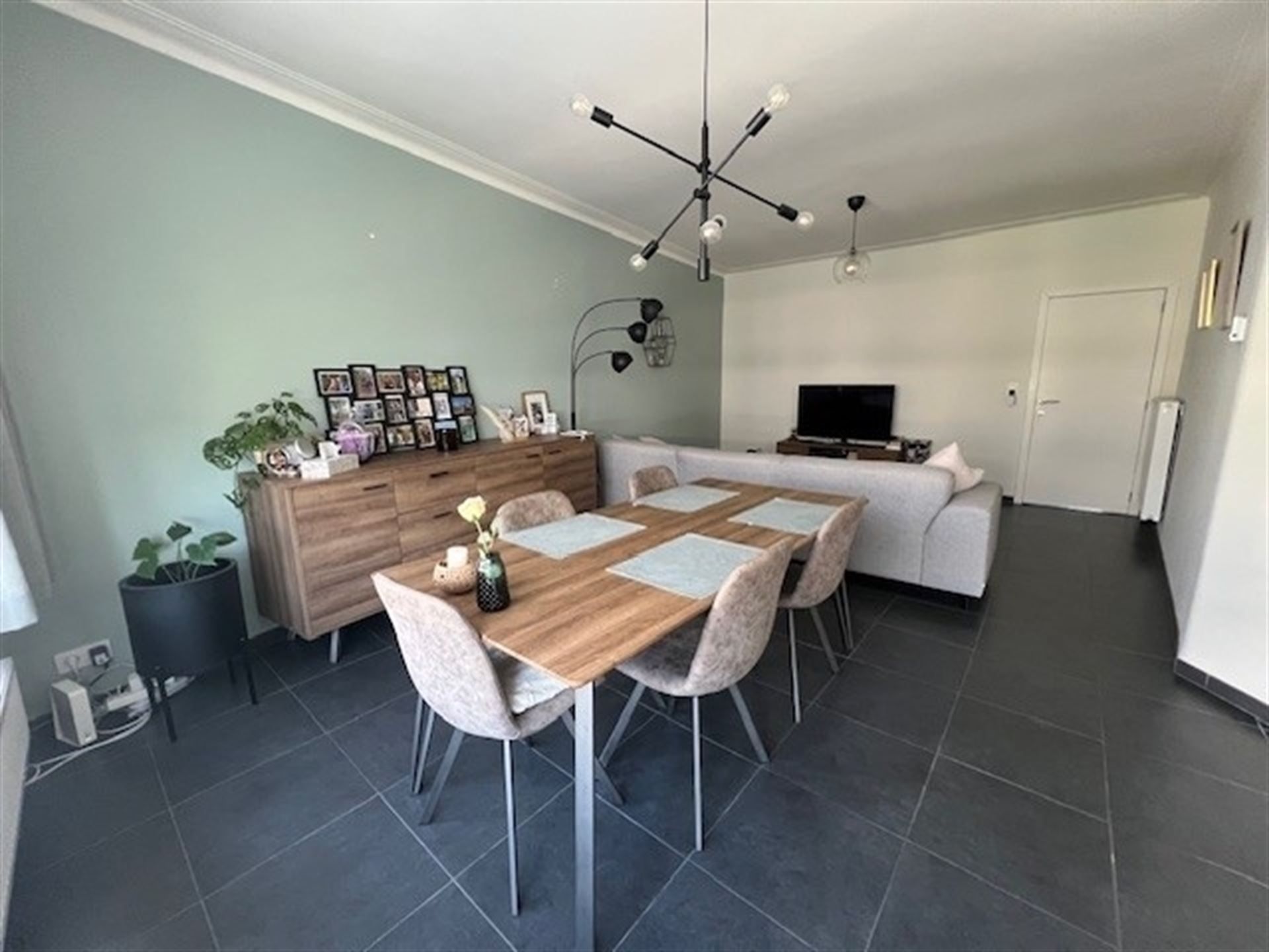 Gezellig 2-slaapkamer appartement in hartje Wilrijk foto 4